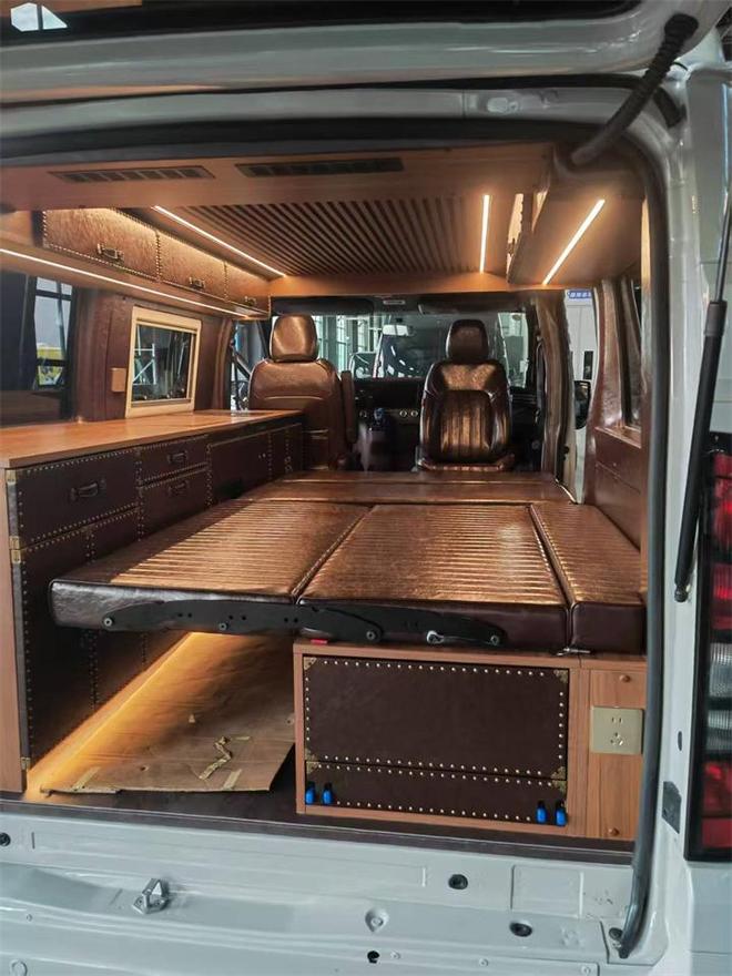 宿营车首发抢先看独特的外观内饰不朽情缘版沃森威尔复古风福特